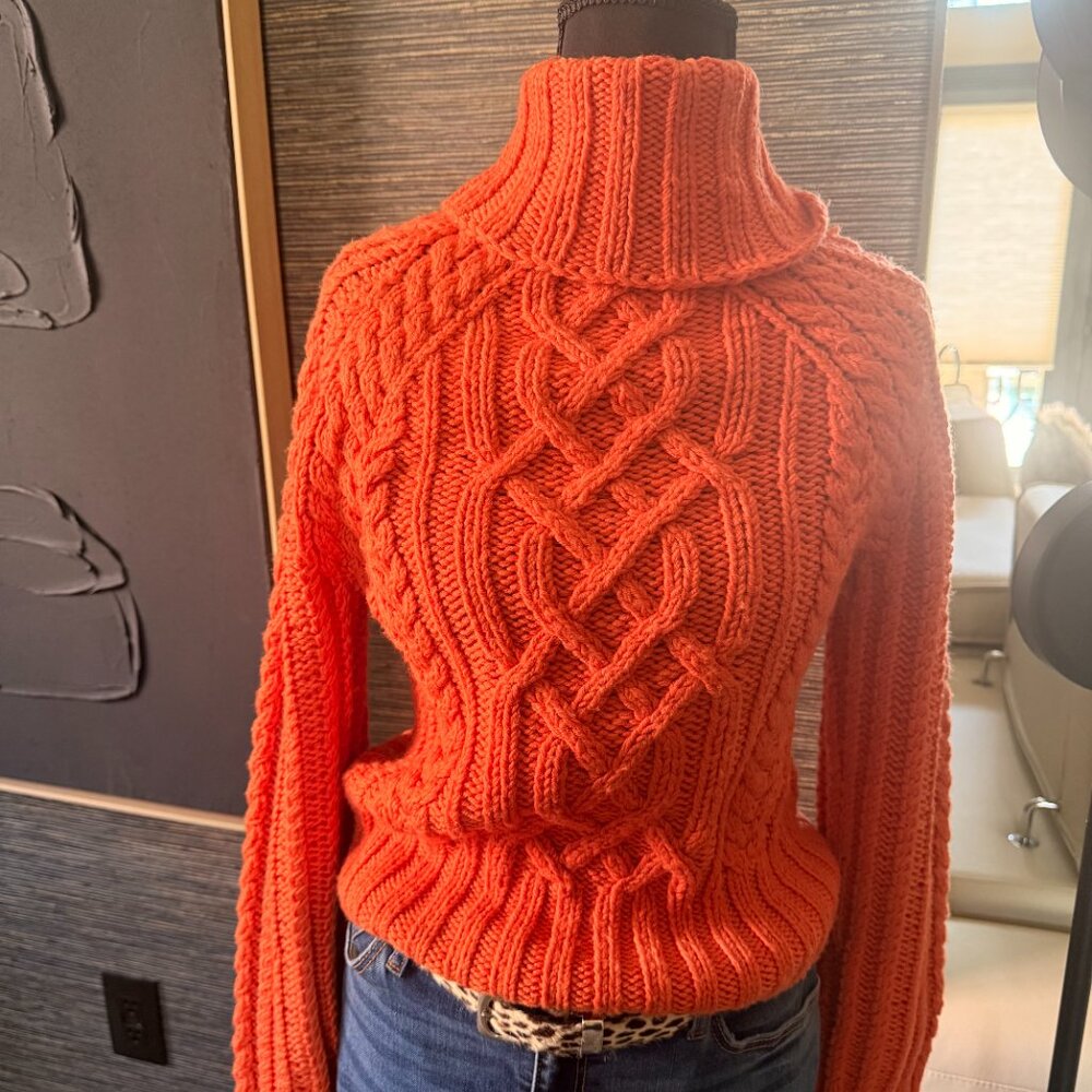 EXPRESS Ladies cable knit sweater sz L